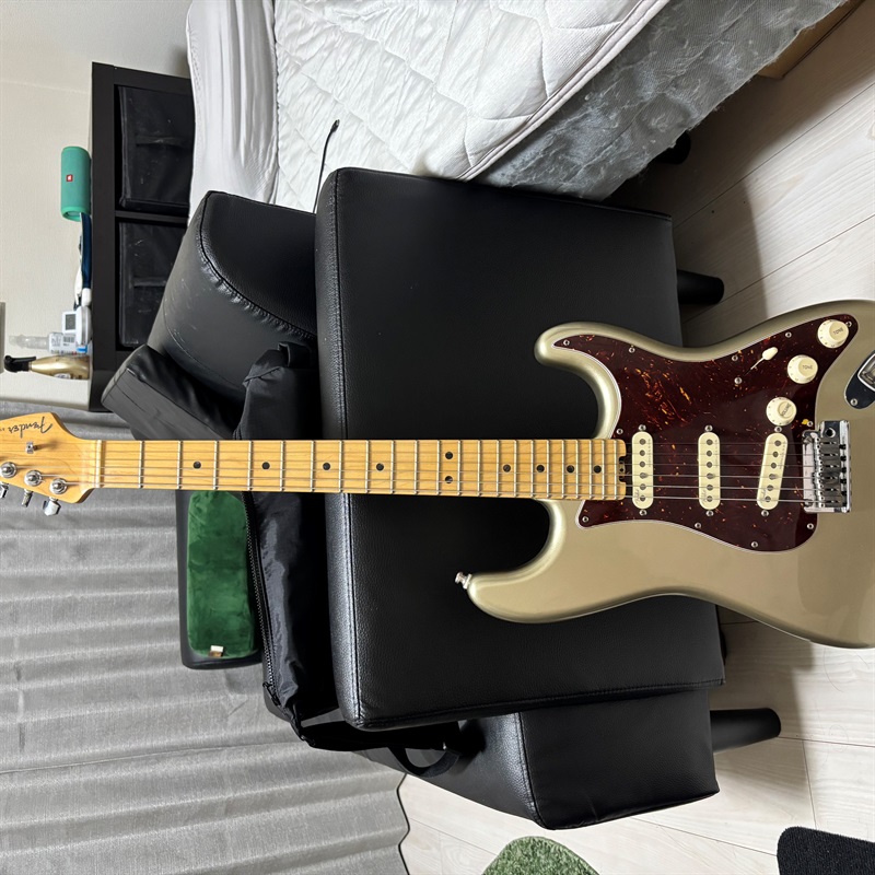 Fender USA U)AM ELITE STRAT MN CHAMP の画像